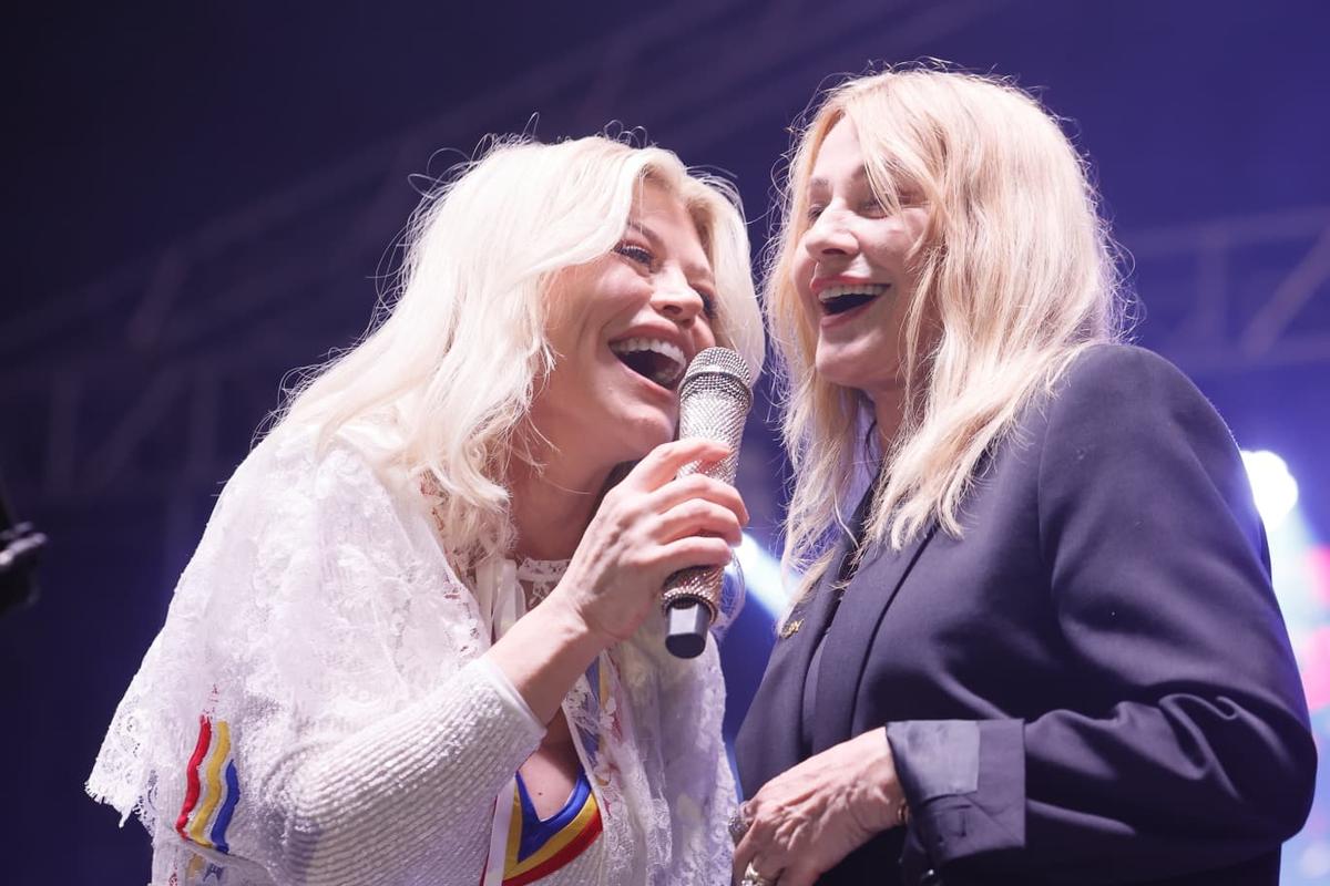 Nadia Comăneci și Loredana Groza au făcut show la Onești
