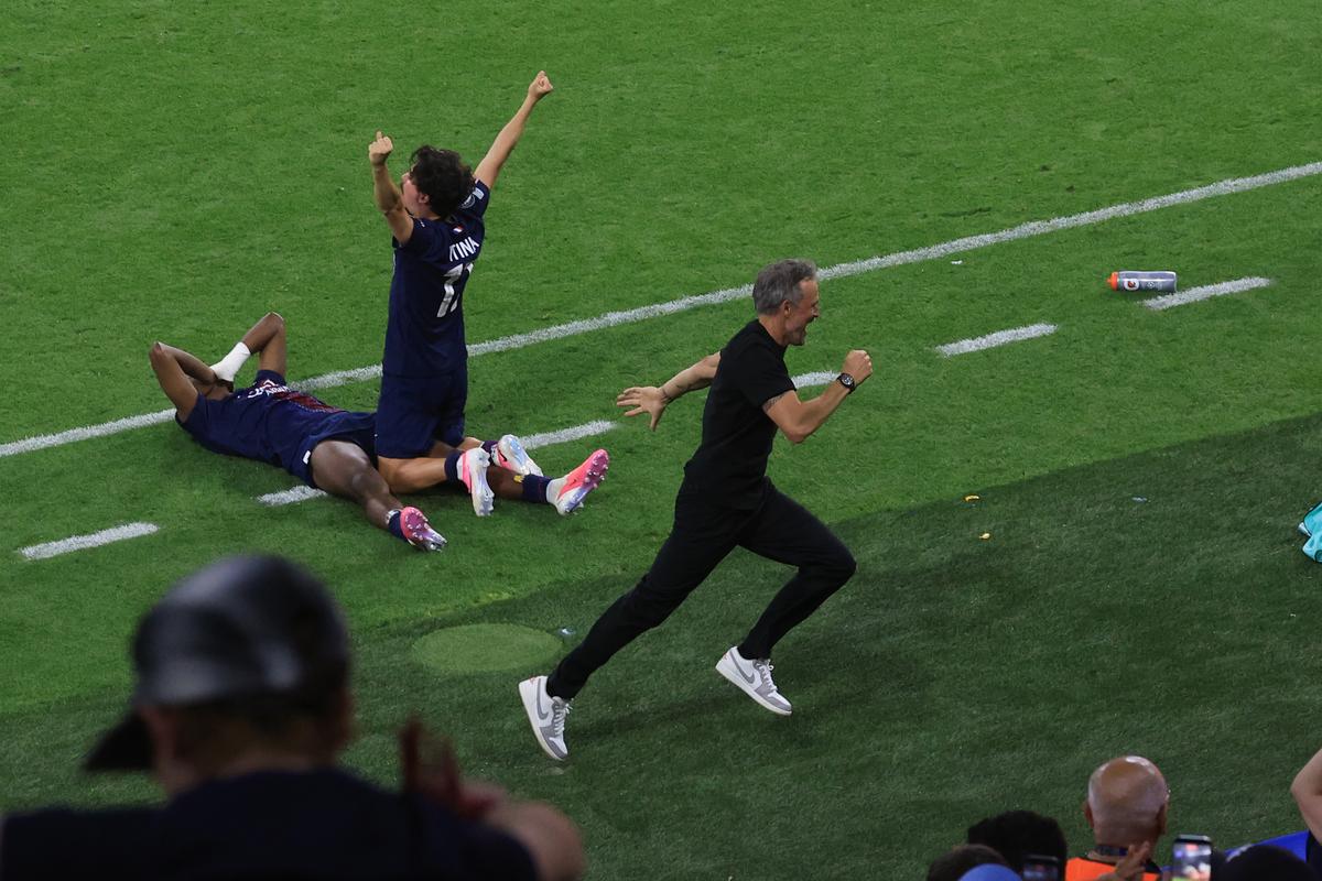 Cele mai tari 50 de cadre surprinse de GSP după PSG - Arsenal » Luis Enrique l-a imitat pe Chivu, uluitor ce a făcut miliardarul qatarez pe teren