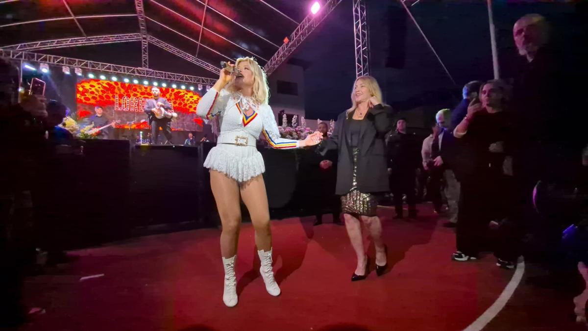 Momente fabuloase pe scenă: Loredana a căzut în genunchi în fața Nadiei, după un duet antologic la Onești