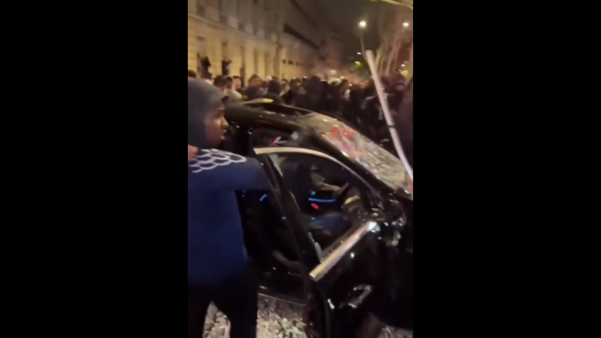 Scene de război în Franța, după finala Ligii » Au dat foc și s-au bătut cu forțele de ordine: 416 arestări!
