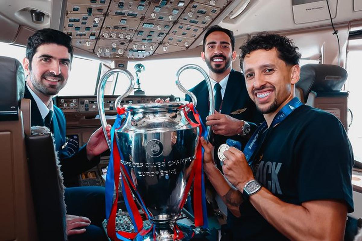 Nebunie și la Paris! Jucătorii lui PSG au sărbătorit în stradă triumful din Liga Campionilor