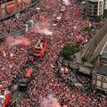 Arsenal celebrează titlul din Premier League în fața a peste 500.000 de suporteri