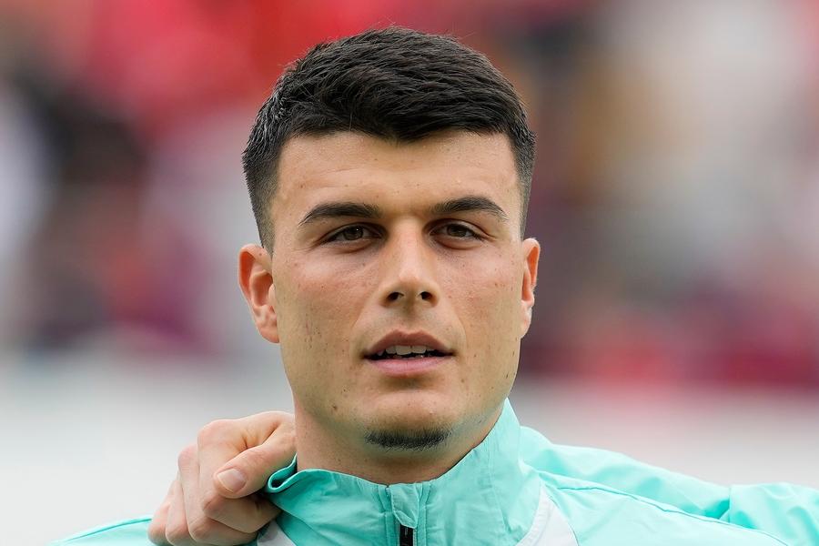 Flavius Daniliuc, la intonarea imnului Austriei, înaintea fluierului de start al meciului amical cu Elveția, de pe 8 iunie 2024. De atunci, nu a mai fost utilizat. Foto: Getty Hagi nu se lasă » Doi jucători care au refuzat naționala, pe lista „Regelui” pentru următoarele acțiuni