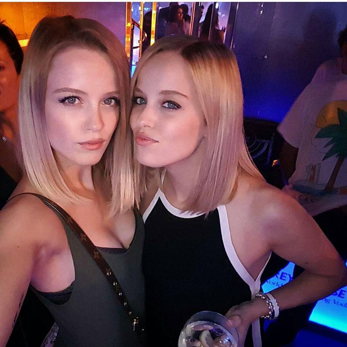 Încă un jucător de la Real Madrid va deveni tată! Soția lui e spectaculoasă și are o soră geamănă identică, măritată și ea cu un fotbalist