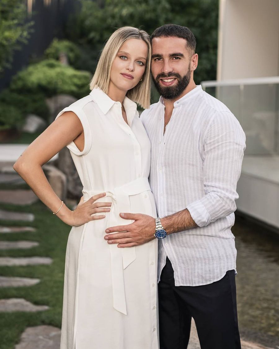 Încă un jucător de la Real Madrid va deveni tată! Soția lui e spectaculoasă și are o soră geamănă identică, măritată și ea cu un fotbalist