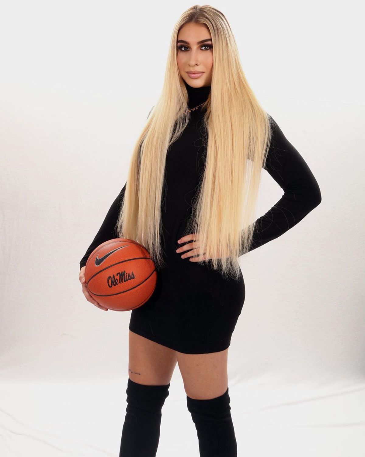 De ce nu are iubit baschetbalista Sarah Dumitrescu, fiica de 23 de ani a Anamariei Prodan: „Am renunțat la «tot ce e pământesc frumos»”