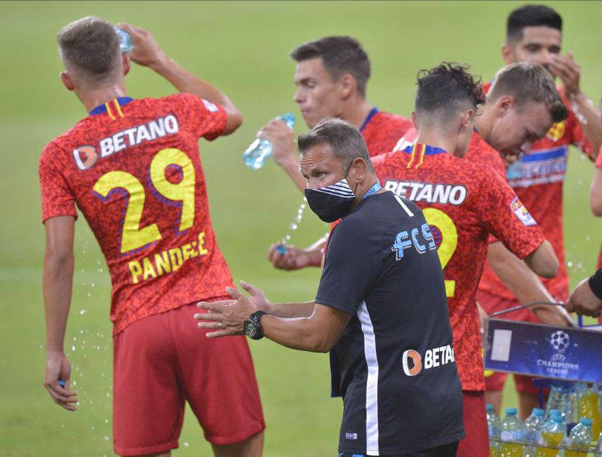 FCSB a trimis o formulă departe de cea standard în meciul pierdut cu CFR Cluj, scor 0-2, iar Mihai Rotaru a taxat acest lucru