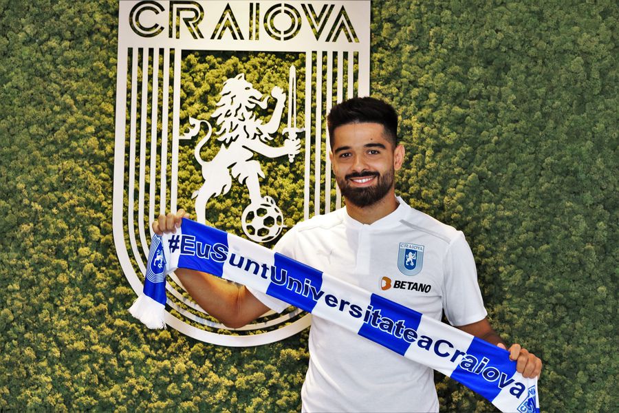 Vînă, prezentat la CSU Craiova Foto: universitateacraiova/facebook Ivan Mamut și Andrei Burlacu, prezentați oficial la FCSB » Ce numere și-au ales cei doi atacanți și primele declarații în tricoul roș-albaștrilor