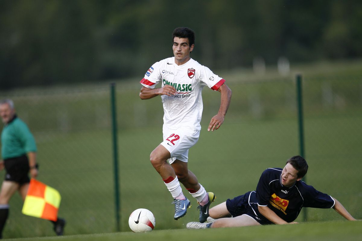 Fostul fotbalist al lui Dinamo dezvăluie că era să moară de la o operație de ligamente: „Doctorul m-a întrebat în lacrimi «Tu cum mai trăiești?»” + Ce i-au găsit spaniolii în picior