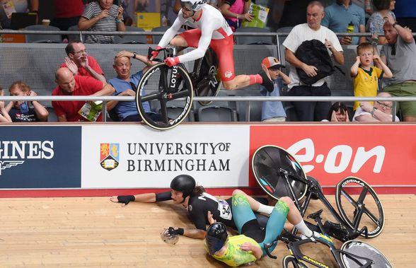 Accident cumplit la Jocurile Commonwealth » Un campion olimpic de ciclism a intrat cu bicicleta în fanii de pe margine