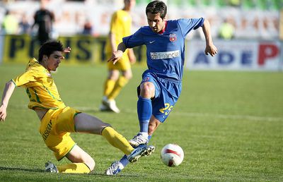 „Porumboiu pălmuia jucătorii! Îi îngropa” » Dezvăluiri despre scene violente în vestiar +  replică dură: „Și-a îngropat el mintea! Spune doar prostii”