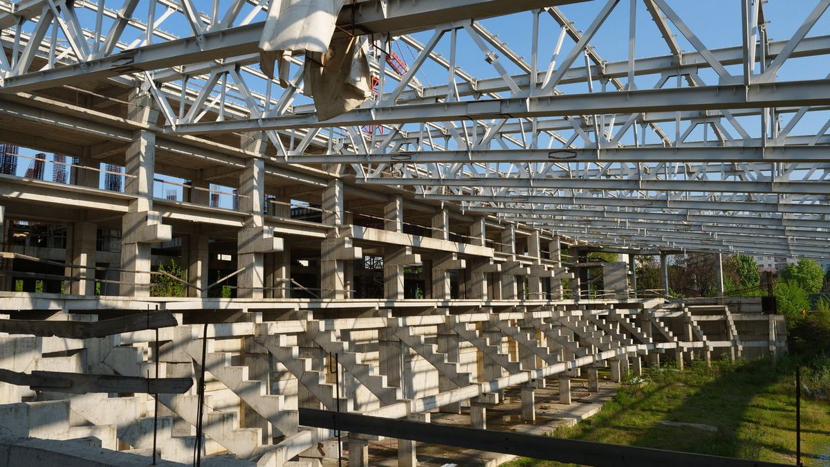 Natura a pus stăpânire pe „Flamaropol” » De 10 ani, patinoarul rămâne o enigmă pentru primarii din București