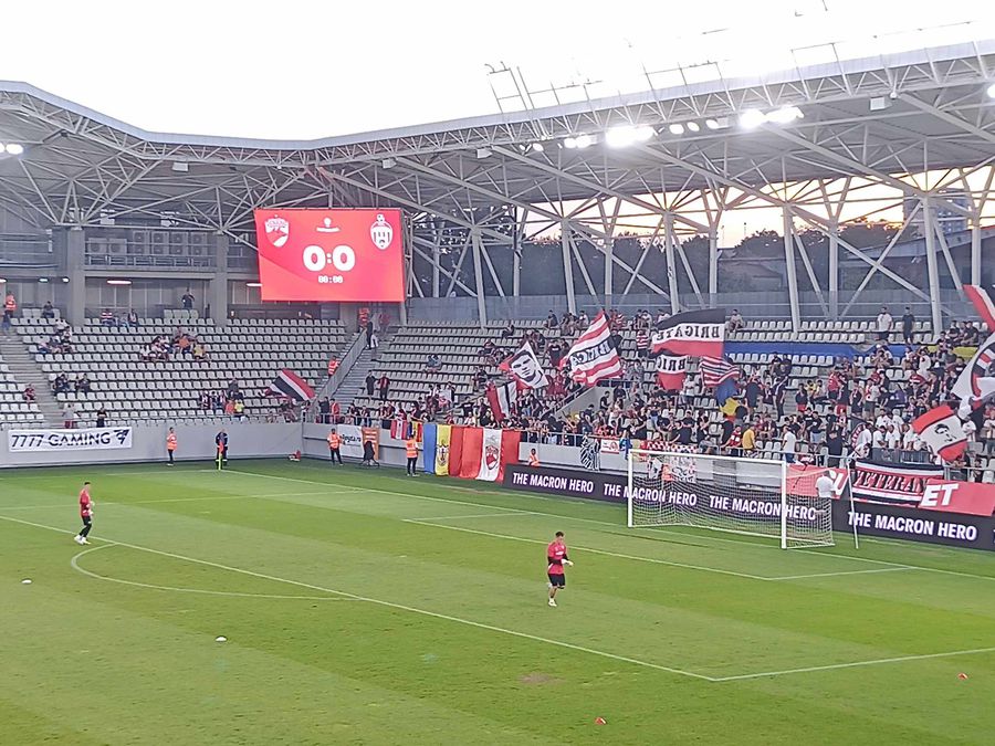 Dinamo - Sepsi 0-3 » Superliga, prea tare pentru Dinamo » Trupa lui Ovidiu Burcă, înfrângere severă cu Sepsi