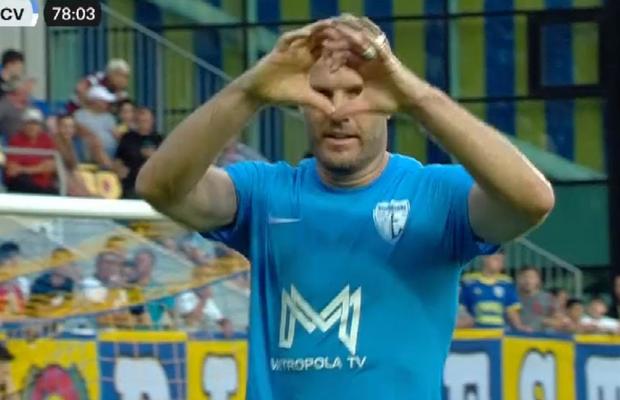 Fanii au cerut demisia antrenorului după gafa imensă din Petrolul - Voluntari » Adam Nemec s-a trezit cu mingea la picior și a marcat