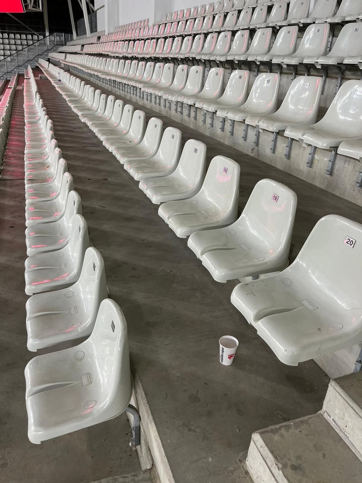 Lecție de bun simț » Cum arăta sectorul fanilor oaspeți după Dinamo - Sepsi