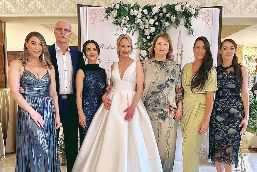 Octavian Bellu și Mariana Bitang nu au lipsit de la nunta Sandrei Izbașa. Foto: Instagram