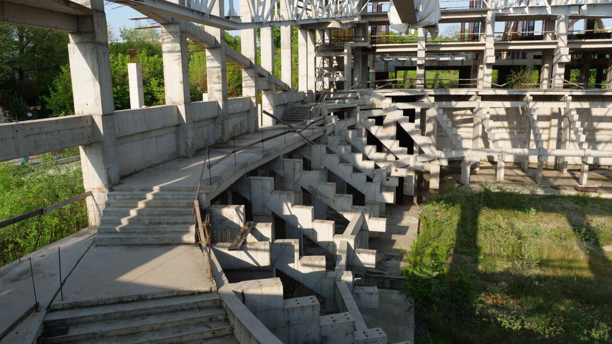 Natura a pus stăpânire pe „Flamaropol” » De 10 ani, patinoarul rămâne o enigmă pentru primarii din București