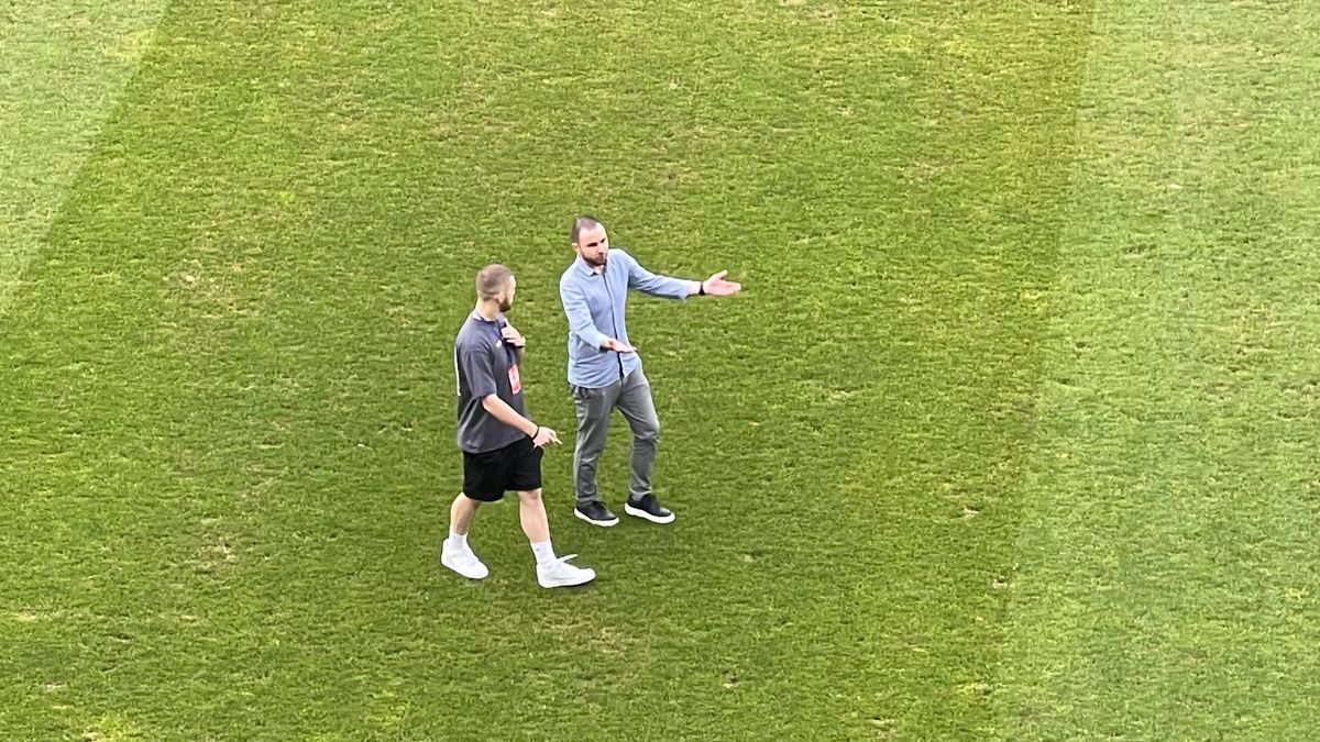 Se simt urmele folosirii » Cum arată gazonul pe „Arcul de Triumf”