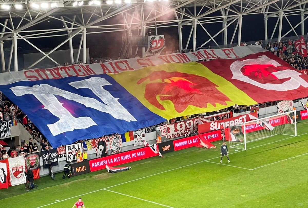 „Suntem aici și vom mai fi” » Scenografie spectaculoasă în Dinamo - Sepsi