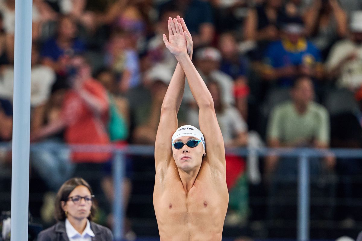 David Popovici, un an rapid de aur » Pentru a doua oară Sportivul Anului: „Întotdeauna a fost o dorință arzătoare în mine să fiu pe cea mai înaltă treaptă a podiumului”