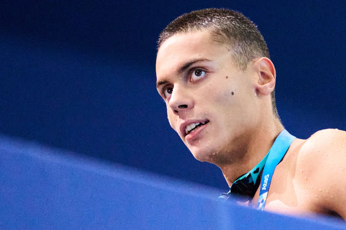 David Popovici, un an rapid de aur » Pentru a doua oară Sportivul Anului: „Întotdeauna a fost o dorință arzătoare în mine să fiu pe cea mai înaltă treaptă a podiumului”