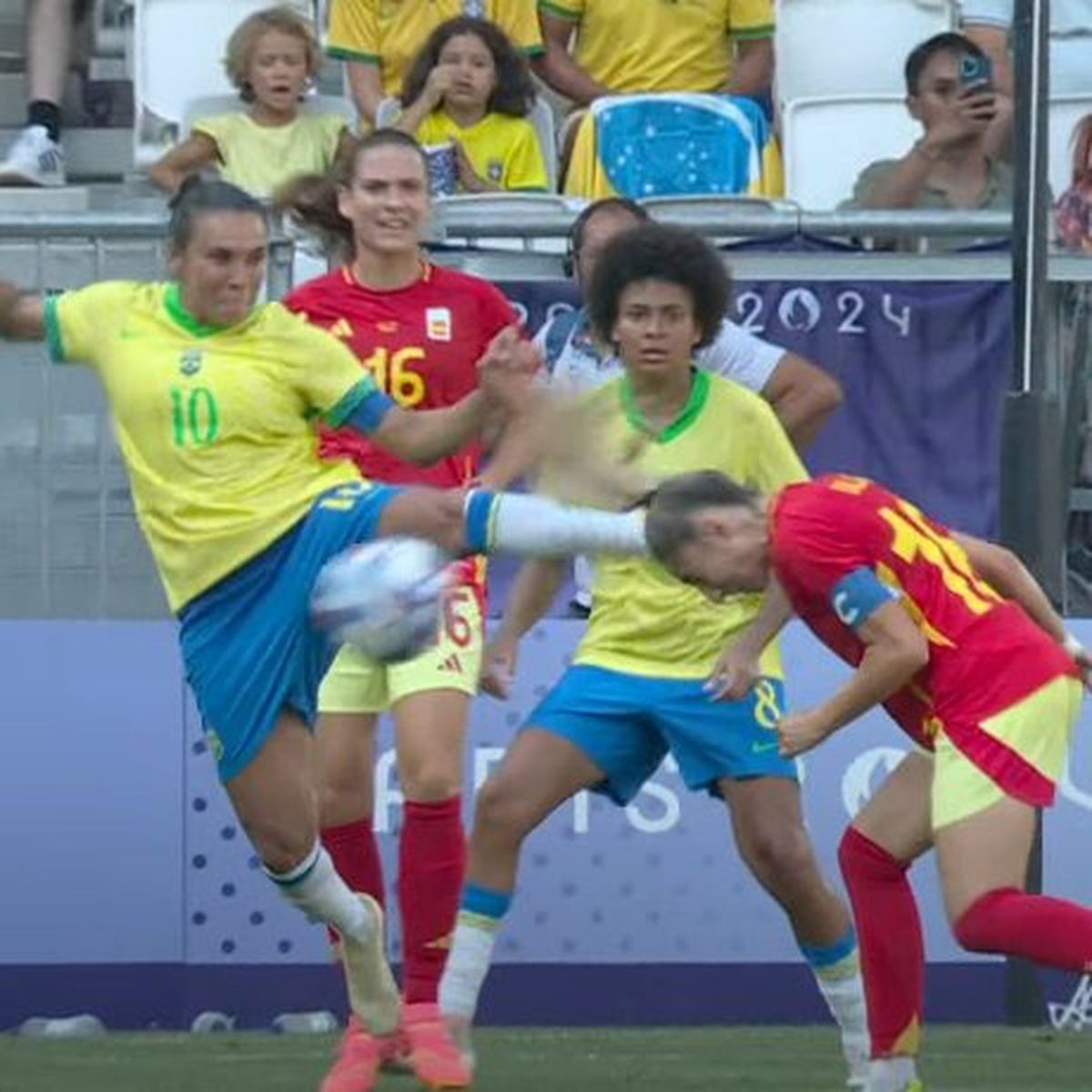 Momentul faultului criminal comis de Marta în Brazilia - Spania 0-2