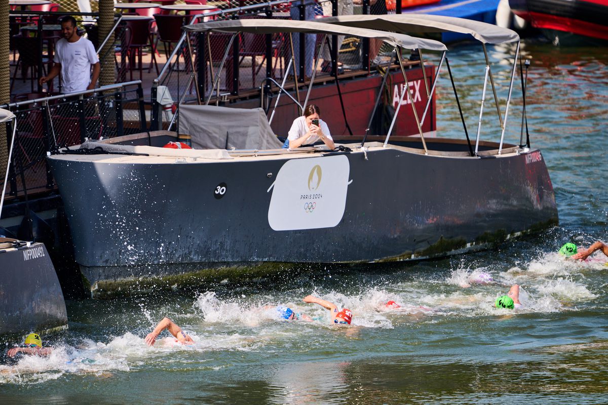 Imagini superbe surprinse de fotoreporterul GSP la finala de la triatlon » Cine a câștigat medaliile + Felix Duchampt (România) - locul 50