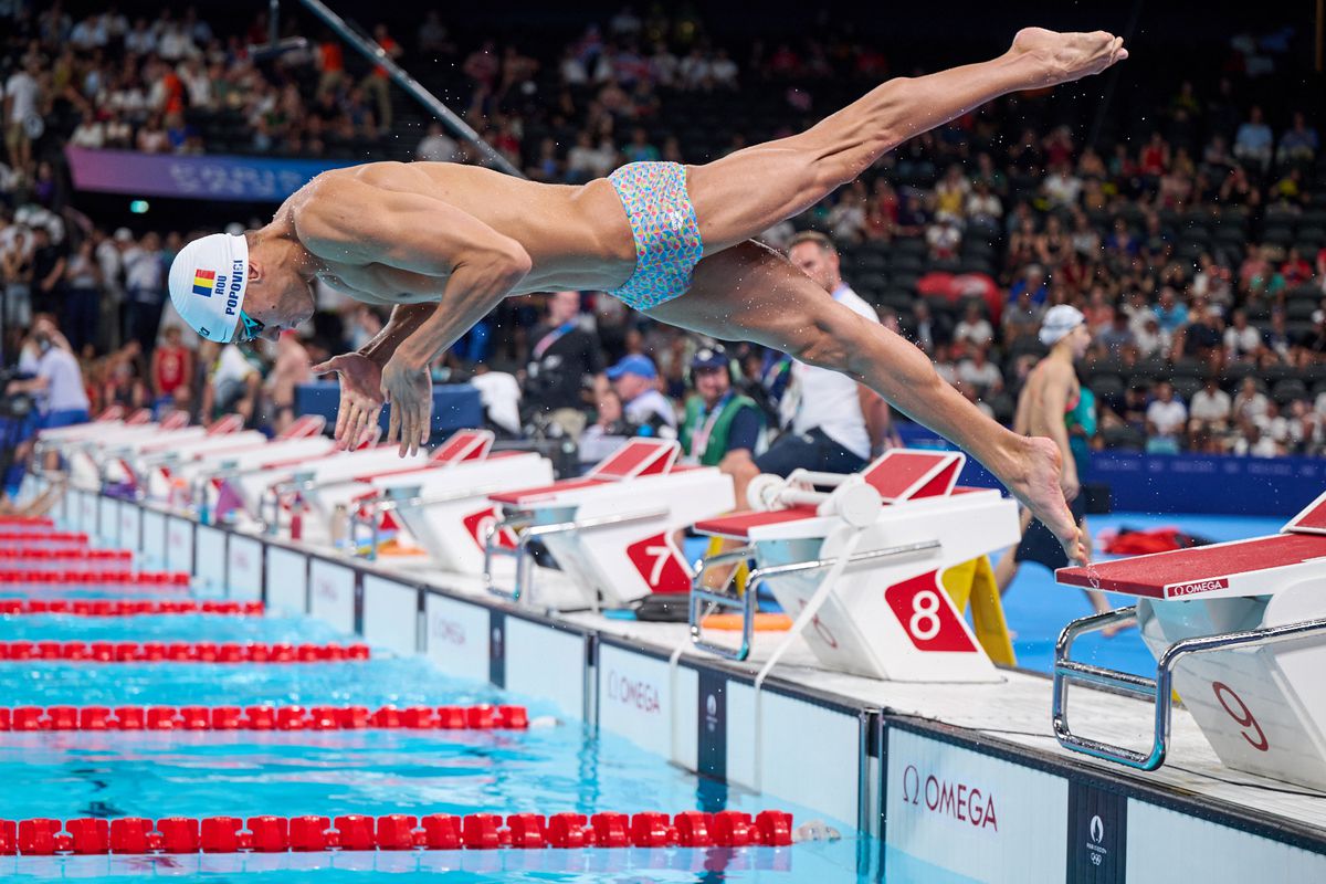 David Popovici, un an rapid de aur » Pentru a doua oară Sportivul Anului: „Întotdeauna a fost o dorință arzătoare în mine să fiu pe cea mai înaltă treaptă a podiumului”