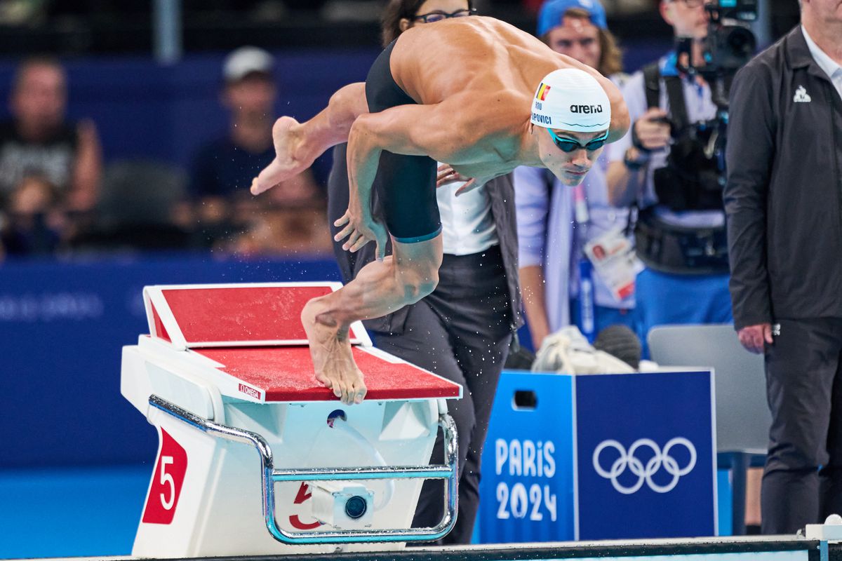 David Popovici, un an rapid de aur » Pentru a doua oară Sportivul Anului: „Întotdeauna a fost o dorință arzătoare în mine să fiu pe cea mai înaltă treaptă a podiumului”