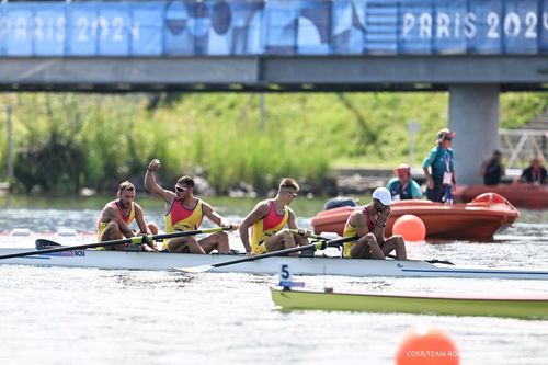 Canotorii din barca de 4 rame masculin Foto: COSR