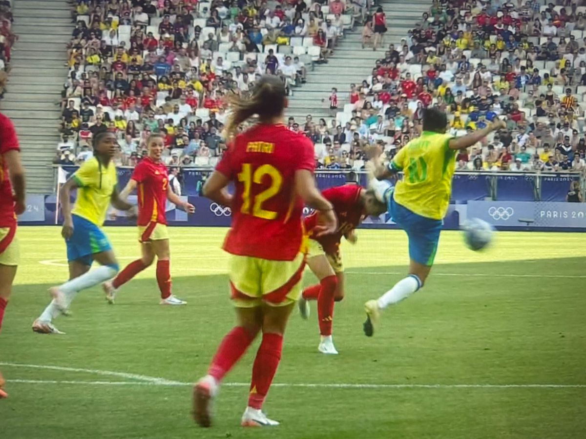 Cea mai mare fotbalistă din toate timpurile a văzut cartonașul roșu direct pentru un fault criminal la Jocurile Olimpice