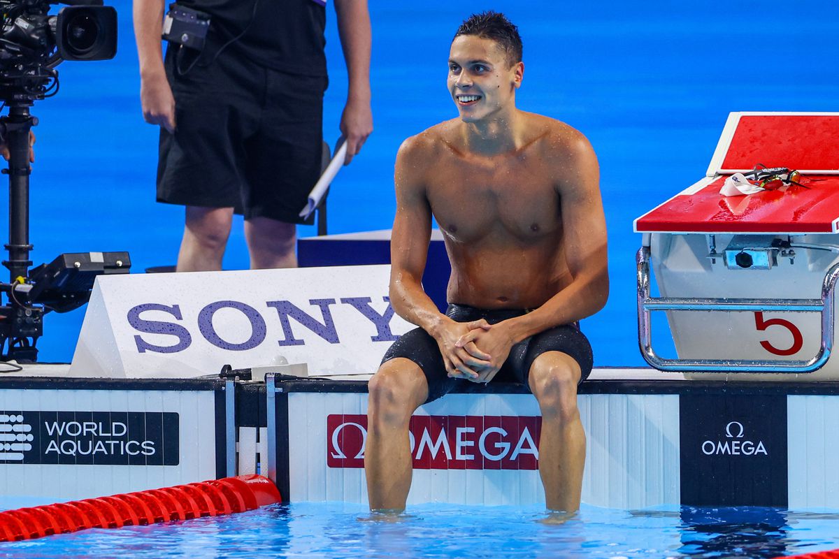 David Popovici a dezvăluit ce i-a zis australianul Kyle Chalmers înainte să urce pe podium: „Cam asta e atitudinea între noi”