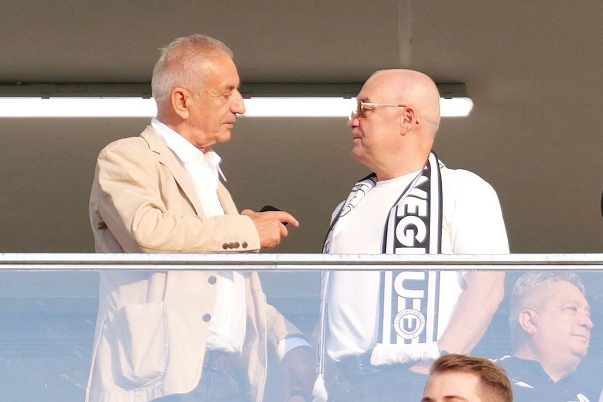 U Cluj - Ararat-Armenia, imagini din startul partidei // Scenografie specială + Emil Boc, în tribune // foto: Andrei Furnigă (GSP)