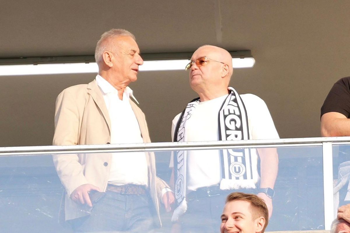 U Cluj - Ararat-Armenia, imagini din startul partidei // Scenografie specială + Emil Boc, în tribune // foto: Andrei Furnigă (GSP)