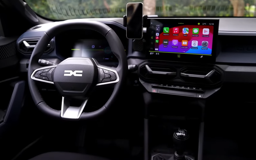 GALERIE FOTO Noua mașină Dacia va revoluționa piața auto din lume » Modelul a apărut pe șosele și seamănă cu Audi și Hyundai