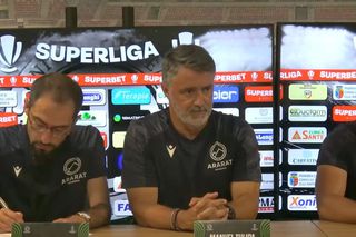 „Vreau să mai spun ceva, dacă tot sunt aici” » Antrenorul lui Ararat-Armenia i-a surprins pe jurnaliștii români: „Un jucător nebun!”