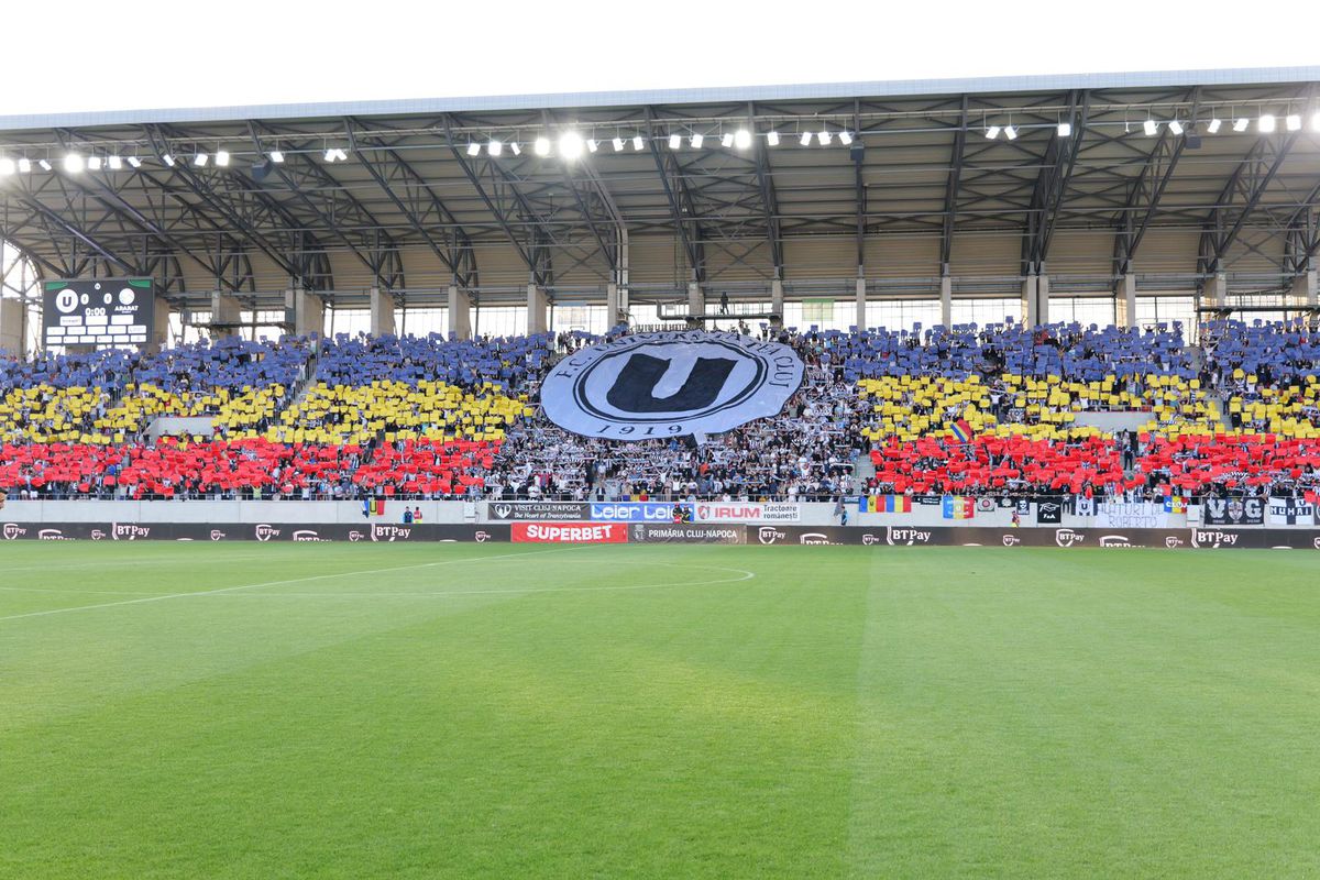 U Cluj - Ararat-Armenia, imagini din startul partidei // Scenografie specială + Emil Boc, în tribune // foto: Andrei Furnigă (GSP)