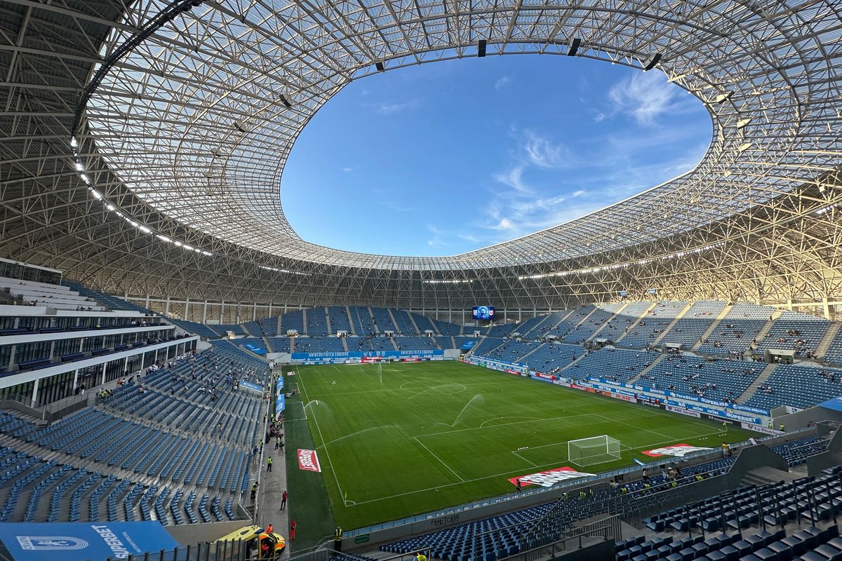 Imagini surprinse înainte de Craiova - FK Sarajevo: cum și-a mascat Cârțu operația + ce le-a uimit pe reprezentantele lui FK Sarajevo