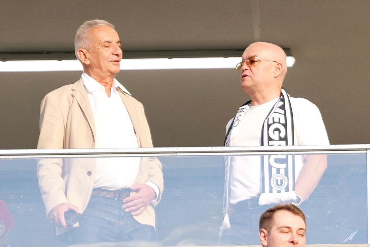 U Cluj - Ararat-Armenia, imagini din startul partidei // Scenografie specială + Emil Boc, în tribune // foto: Andrei Furnigă (GSP)