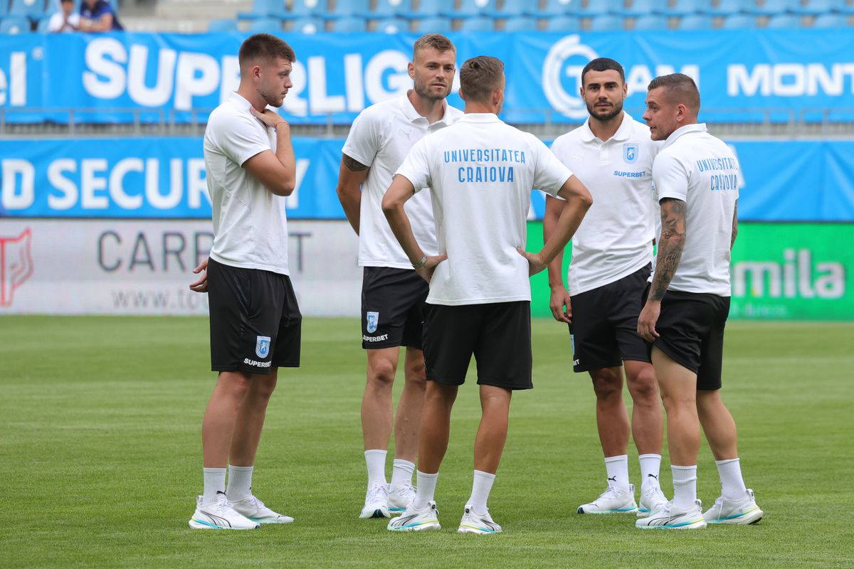 Imagini surprinse înainte de Craiova - FK Sarajevo: cum și-a mascat Cârțu operația + ce le-a uimit pe reprezentantele lui FK Sarajevo