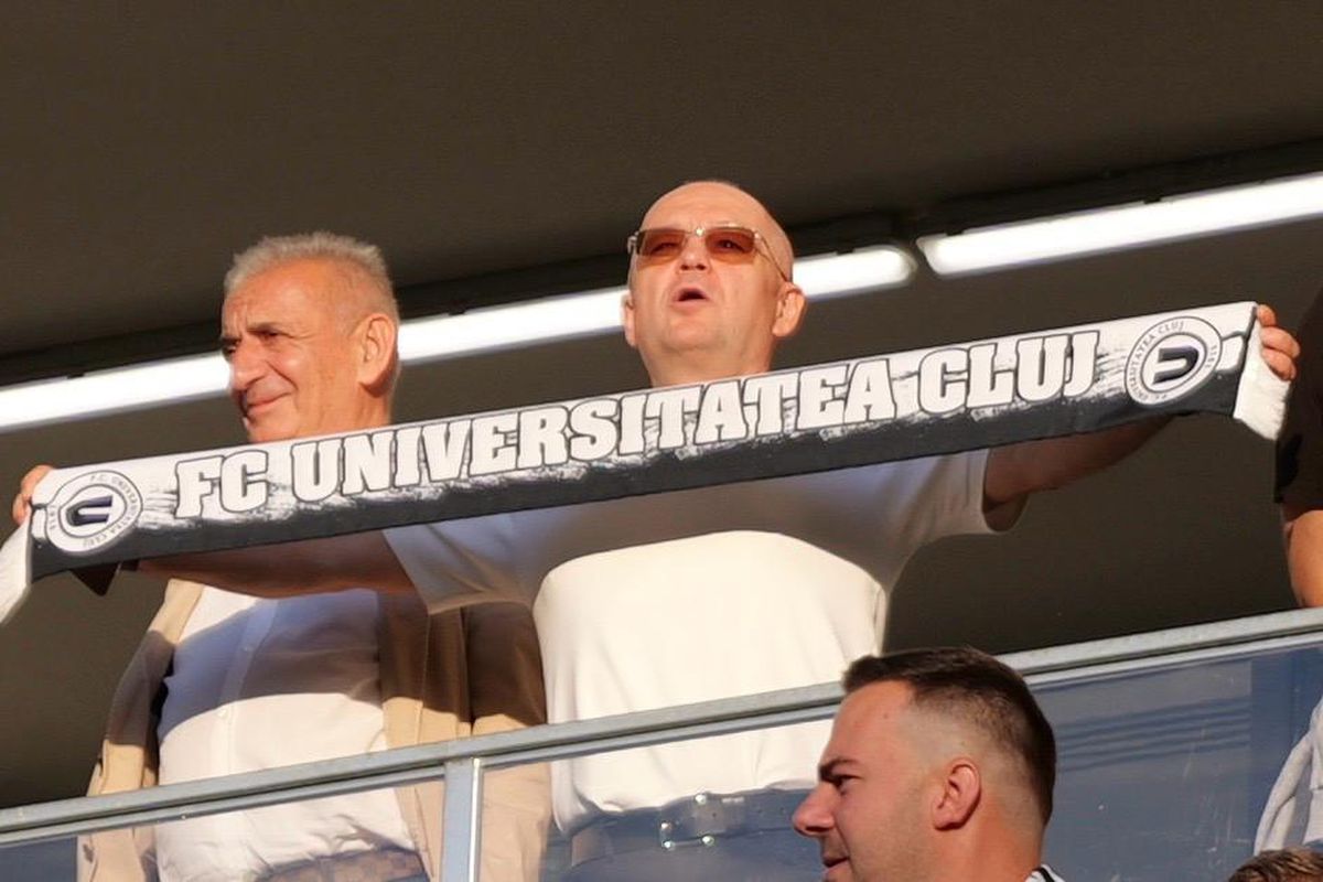 U Cluj - Ararat-Armenia, imagini din startul partidei // Scenografie specială + Emil Boc, în tribune // foto: Andrei Furnigă (GSP)