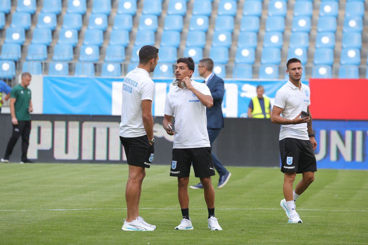 Imagini surprinse înainte de Craiova - FK Sarajevo: cum și-a mascat Cârțu operația + ce le-a uimit pe reprezentantele lui FK Sarajevo