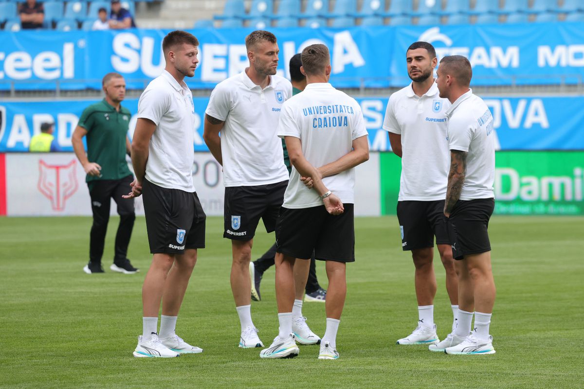 Imagini surprinse înainte de Craiova - FK Sarajevo: cum și-a mascat Cârțu operația + ce le-a uimit pe reprezentantele lui FK Sarajevo