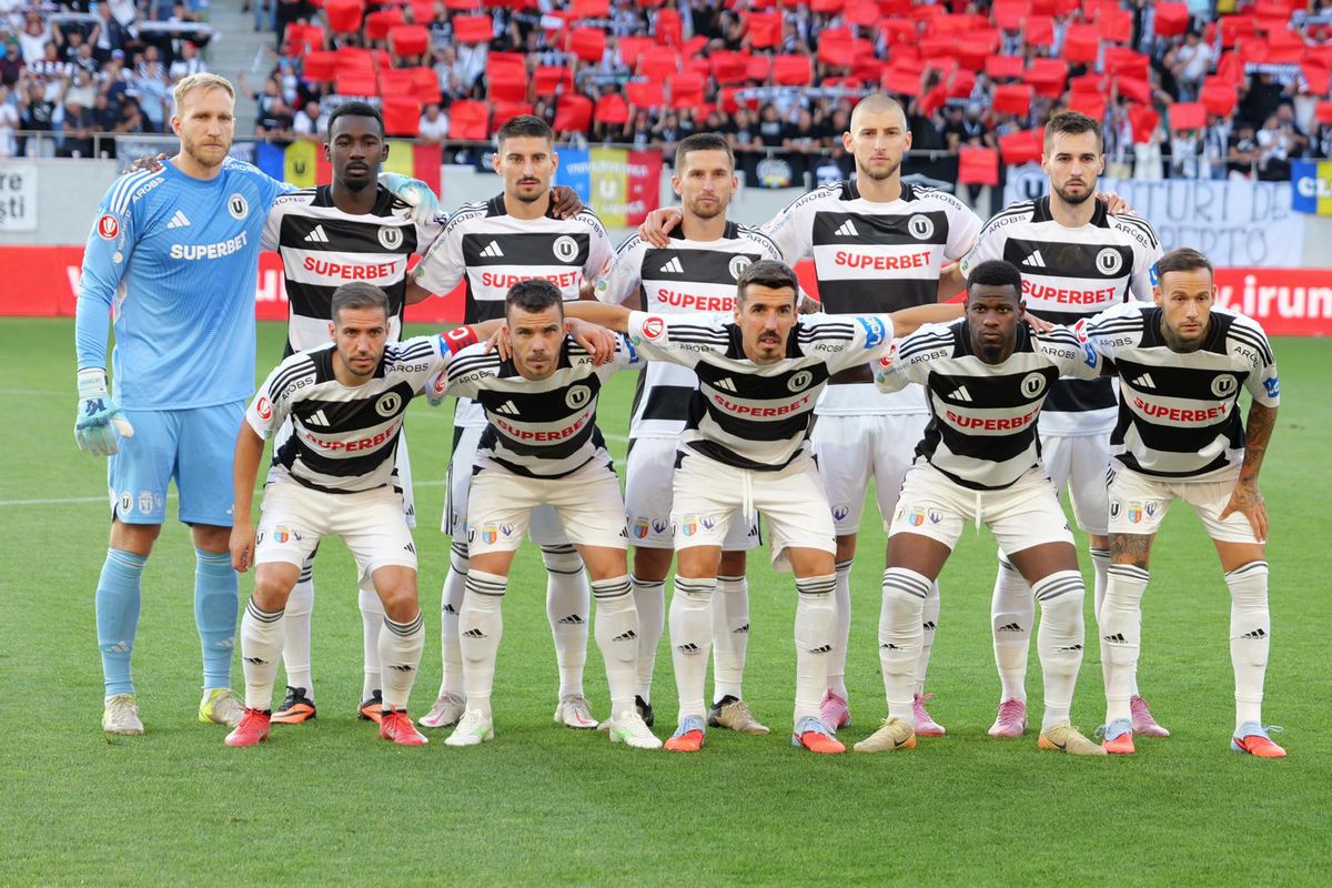 U Cluj - Ararat-Armenia, imagini din startul partidei // Scenografie specială + Emil Boc, în tribune // foto: Andrei Furnigă (GSP)