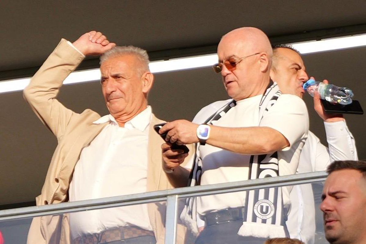 U Cluj - Ararat-Armenia, imagini din startul partidei // Scenografie specială + Emil Boc, în tribune // foto: Andrei Furnigă (GSP)