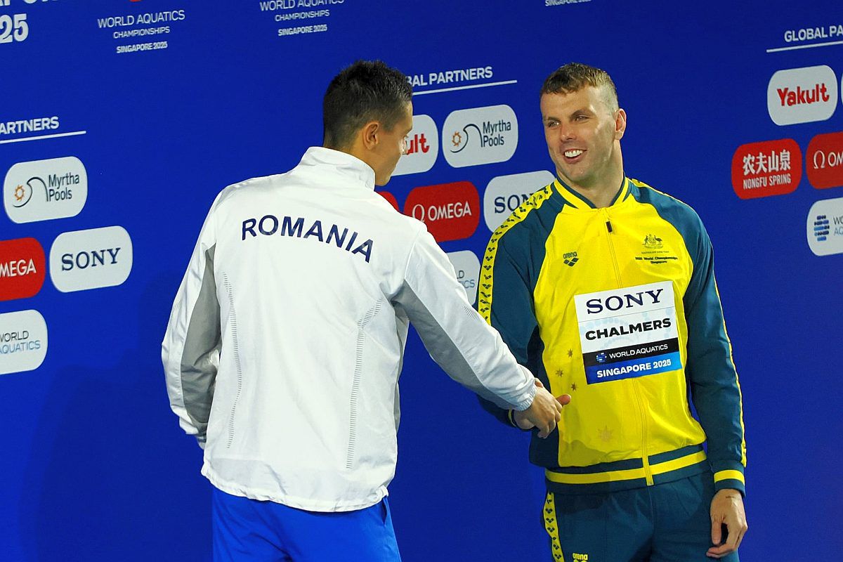 David Popovici a dezvăluit ce i-a zis australianul Kyle Chalmers înainte să urce pe podium: „Cam asta e atitudinea între noi”