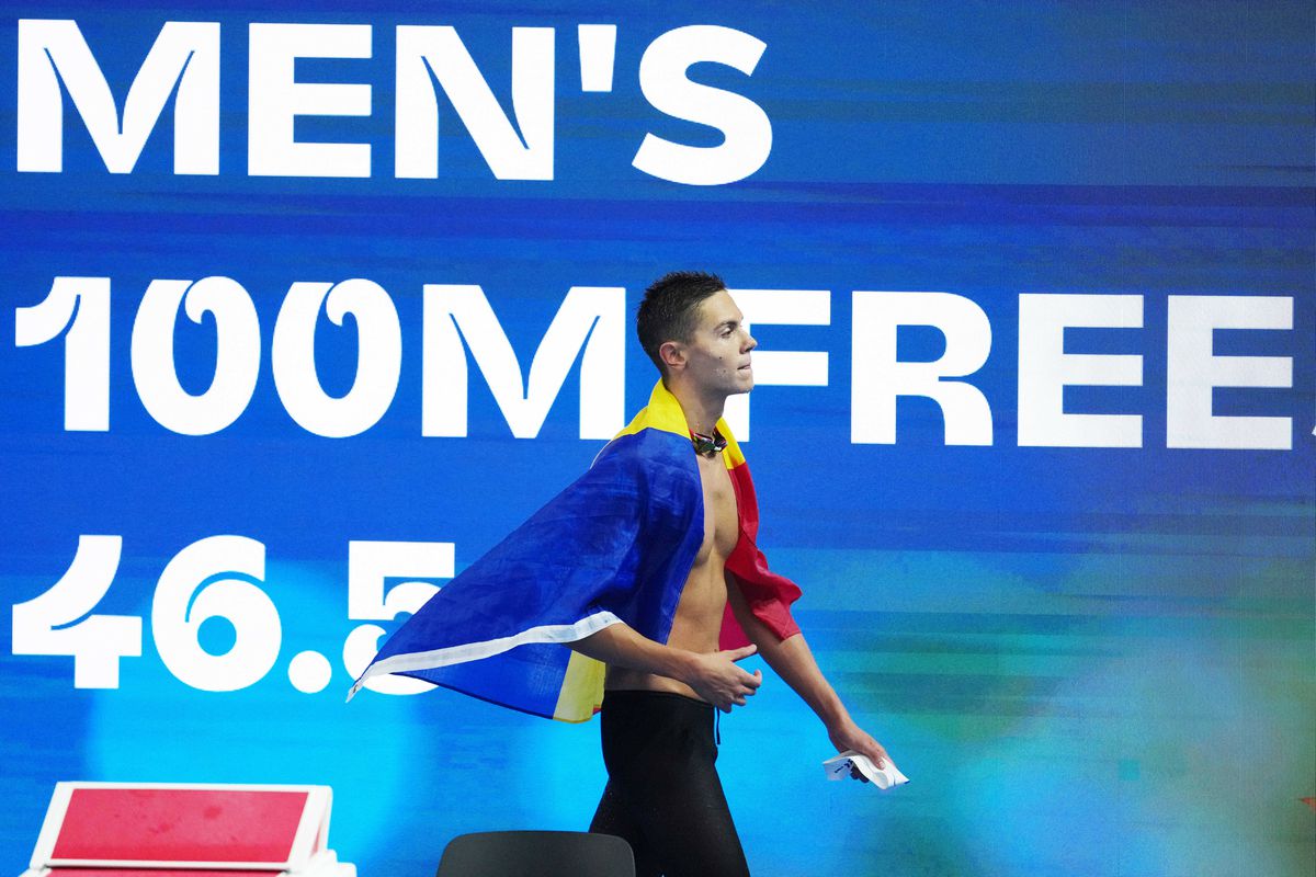 David Popovici a dezvăluit ce i-a zis australianul Kyle Chalmers înainte să urce pe podium: „Cam asta e atitudinea între noi”