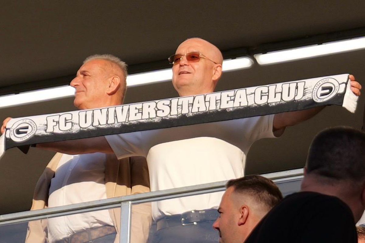 U Cluj - Ararat-Armenia, imagini din startul partidei // Scenografie specială + Emil Boc, în tribune // foto: Andrei Furnigă (GSP)