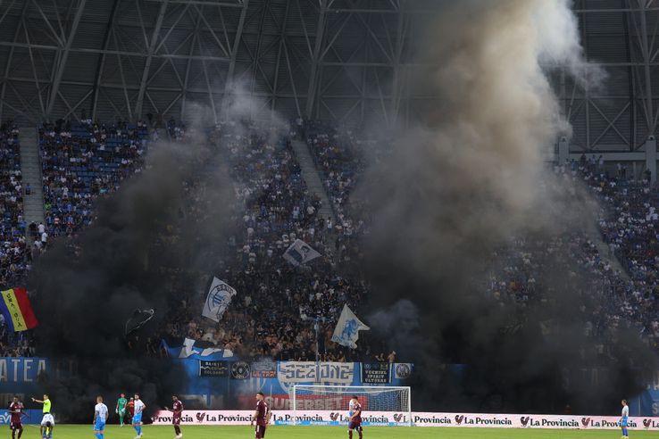 Ultrașii Universității Craiova, atmosferă fabuloasă la meciul cu Sarajevo. Foto: Andrei Crăițoiu (GSP.RO)