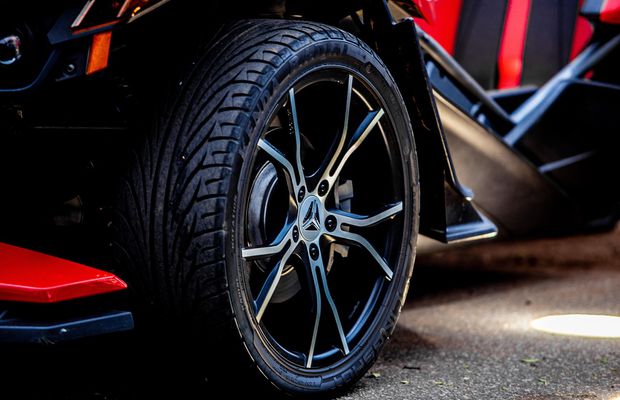 Anvelope de vara premium vs. buget: Merita sa platesti mai mult?